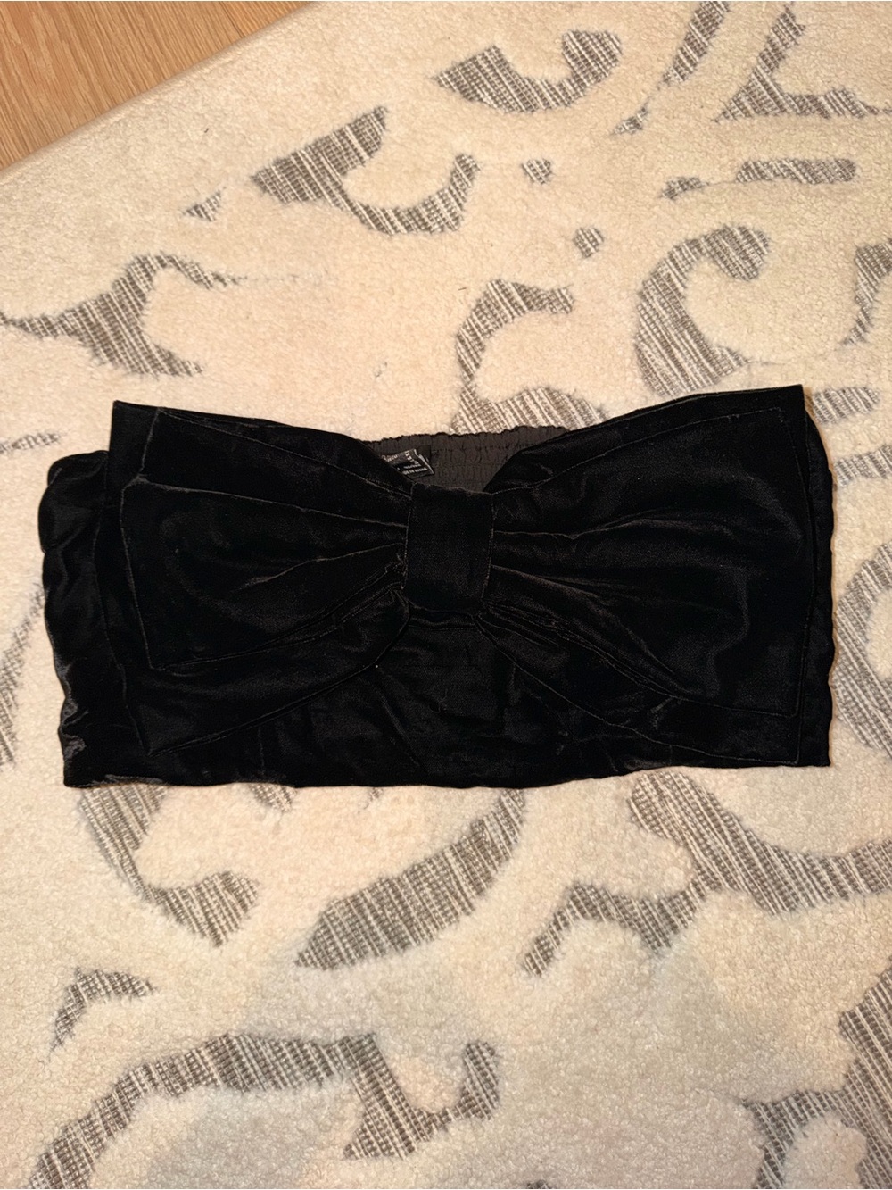 Forever 21 Black Velvet Strapless Bow Top